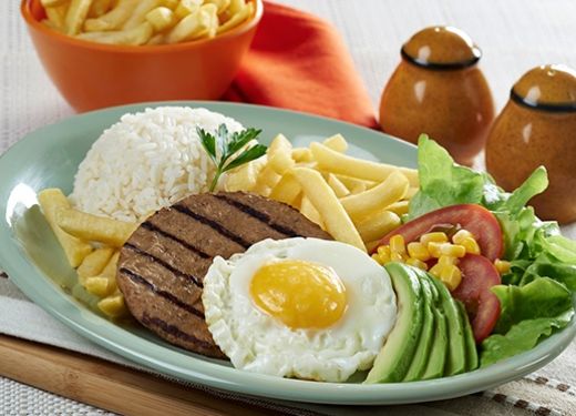 Churrasco con hamburguesa asada